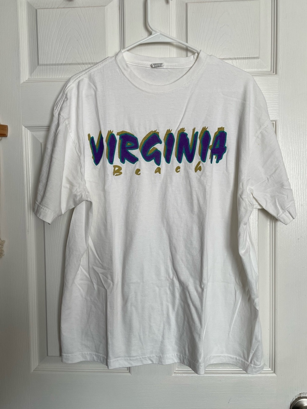 Vintage 100% Cotton Men’s size Large Virginia Beach Graphic Tee - White